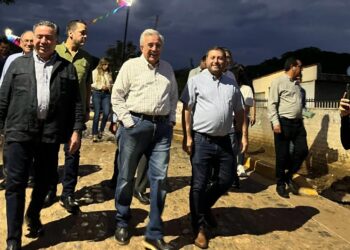 Comunidad de Batequitas estrena obra; Gobernador y Alcalde conviven con las familias
