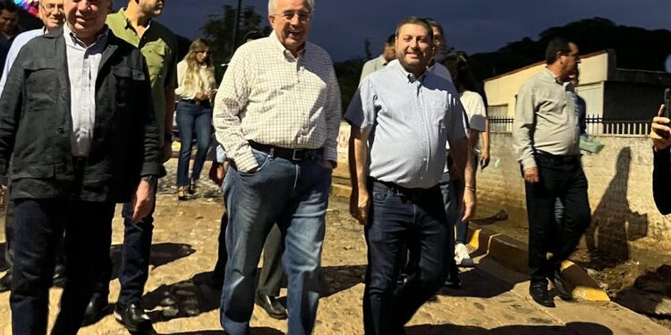 Comunidad de Batequitas estrena obra; Gobernador y Alcalde conviven con las familias
