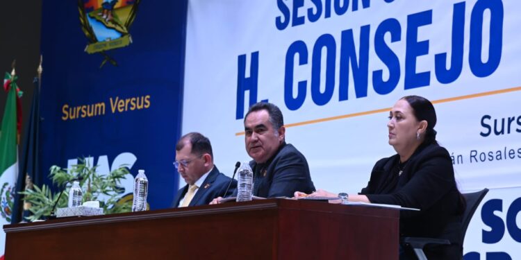 Lleva a cabo el H. Consejo Universitario la renovación de directores en 20 unidades académicas; el Rector reconoce la civilidad en dicho proceso