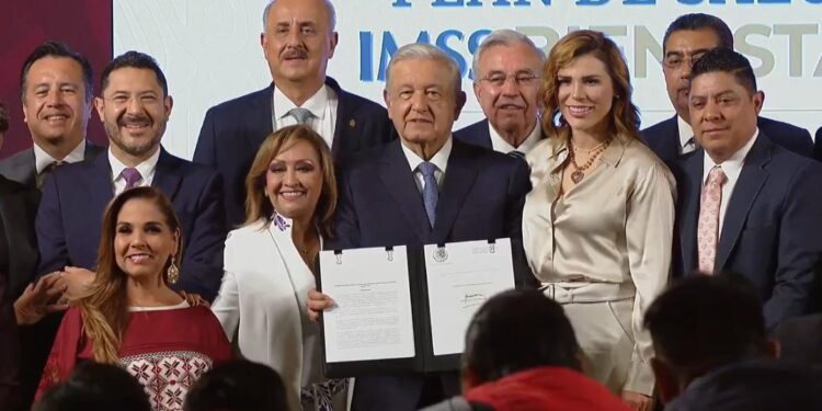 Rocha firma el acuerdo de federalización del Programa IMSS Bienestar con AMLO y demás gobernadores