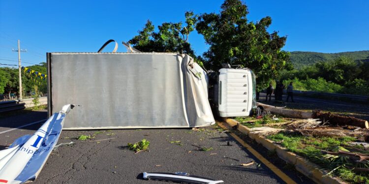 Dos lesionados durante un accidente vial en la salida sur de Culiacán