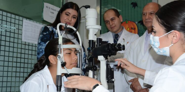 Realiza el CIDOCS más de 100 consultas oftalmológicas gratuitas para conmemorar el Día Mundial de la Visión 2023