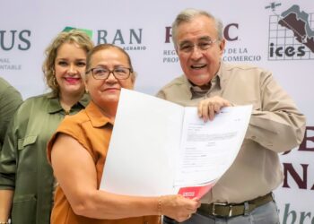 Rocha entrega recursos económicos para proyectos a mujeres rurales