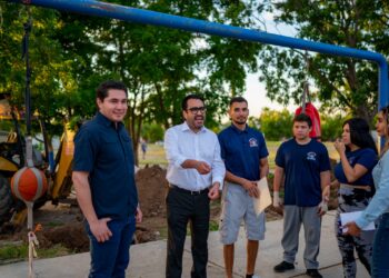 El secretario de Obras Públicas, Joaquín Landeros da banderazo de inicio de obras por 4 millones 126 mil pesos
