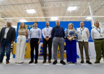 Rocha inaugura Walmart Lola Beltrán en el sector La Conquista