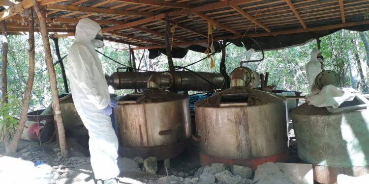 Aseguran laboratorio clandestino en Sinaloa de Leyva