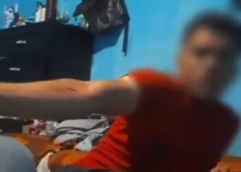 (Video) Una joven mujer sufrió muerte cerebral tras ser golpeada por su pareja en el municipio de El Fuerte