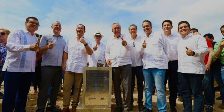 Rocha coloca la primera piedra de Tetakawi en Mazatlán