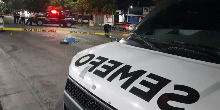 Matan con “Cuerno de Chivo” a un presunto delincuentes que trataba de saltar una taquería