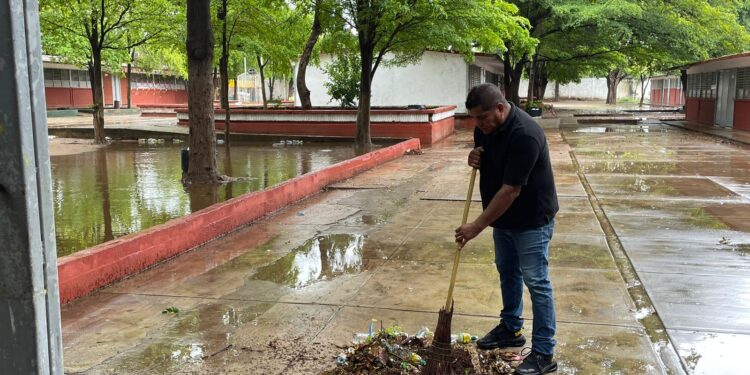 Mil escuelas resultaron afectadas por lluvias de “Norma” en Sinaloa