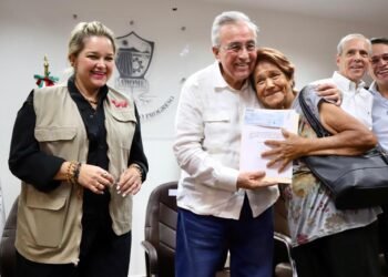 Inicia Rocha con la entrega inmediata de cheques a damnificados por “Norma”