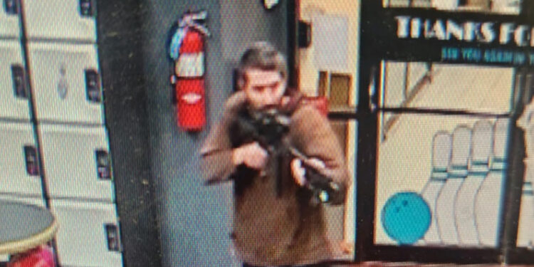 Reportan varios tiroteos en Lewiston, Maine: el sospechoso está prófugo, dice la Policía