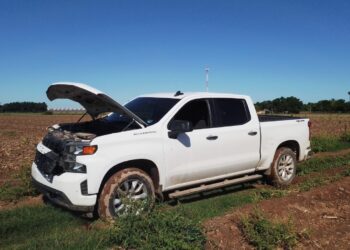 Enfrentamiento entre autoridades de policía y delincuentes deja sólo el aseguramiento de una camioneta robada