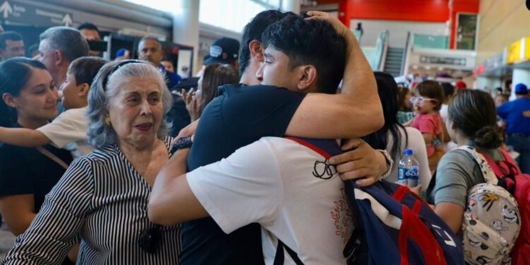 Finalmente llegó la selección Sinaloa que había quedado atorada en Acapulco