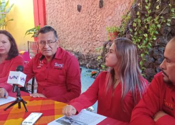 Maestros del SNTE 53 piden que financieras salgan de la nómina educativa