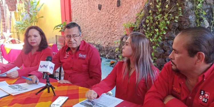 Maestros del SNTE 53 piden que financieras salgan de la nómina educativa