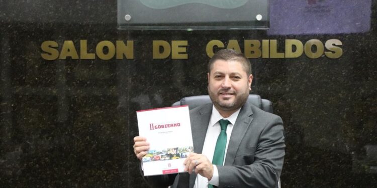 José Paz López entrega segundo informe de gobierno a Cabildo de Badiraguato