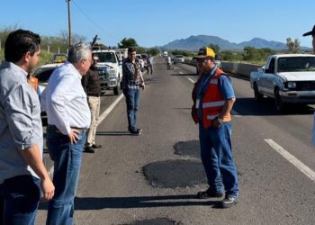 El gobernador Rubén Rocha supervisó el bacheo y reencarpetado de la Autopista Benito Juárez