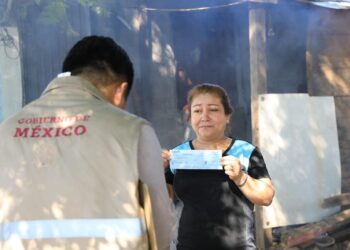 “Muchas gracias por acordarse de uno”: damnificados de El Diez al recibir apoyos de Gobierno del Estado