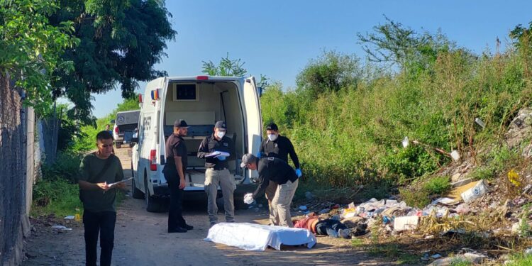 Localizan a hombre asesinado a balazos en la colonia La Costera