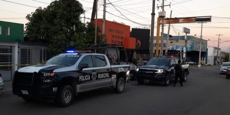 Sicarios en motocicleta balean a una mujer en la colonia Emiliano Zapata