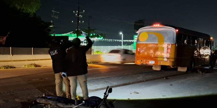 Muere motociclista al ser atropellado por un camión de la rura Culiacan-Costa Rica-Eldorado
