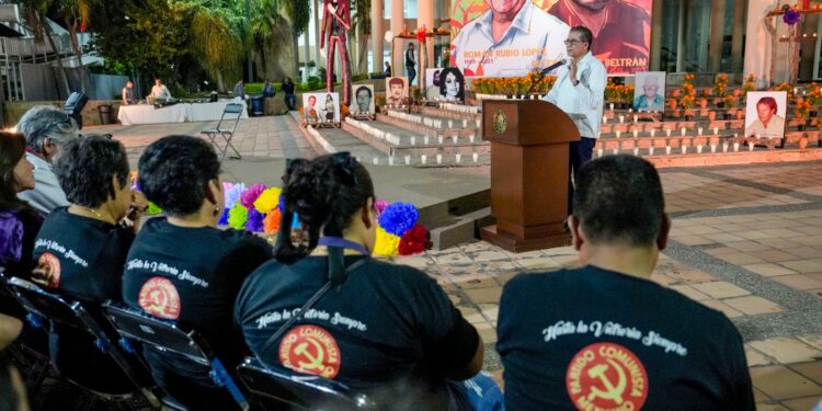 Inaugura Congreso muestra gráfica y ofrenda floral a líderes agrarios y personas defensoras de derechos humanos
