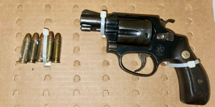 Lo sorprenden y detienen portando dos armas de fuego en Las Coloradas