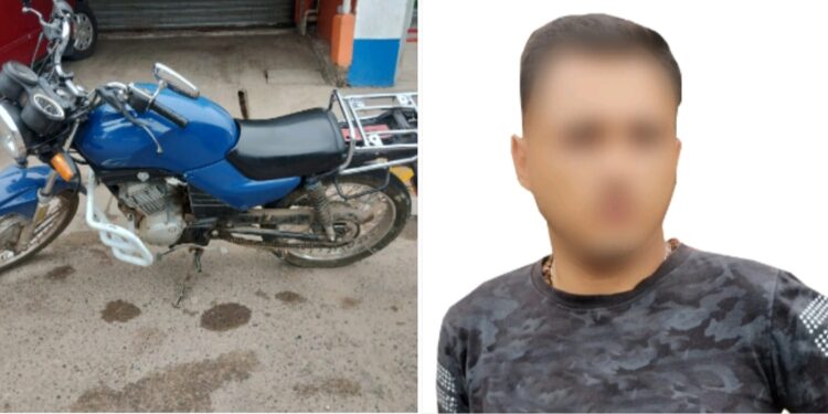 Joven se paseaba en motocicleta robada y fue detenido por policías en la CNOP