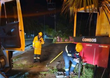 CFE restablece el suministro eléctrico en el 57% de los usuarios afectados tras el pasó del huracán Lidia por los estados de Colima, Jalisco, Michoacán y Nayarit