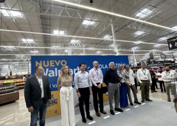 ¡Ya está abierto el nuevo Waltmart del Lola Beltrán! Ciudadanos madrugan a realizar sus compras