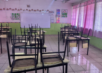 “El agua se metió a los salones y hasta se cayó parte del techo”: Directora de plantel afectado por “Norma”