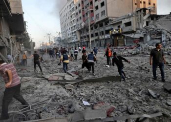 El ejército israelí asegura que Siria ha lanzado cohetes sobre su territorio y responde con bombas de mortero y artillería