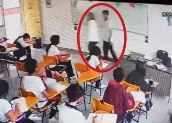Alumno de secundaria apuñala a maestra en plena clase en Coahuila
