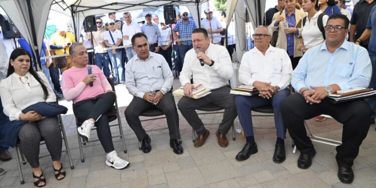 FGE  pide a juez separar del cargo al rector de la UAS