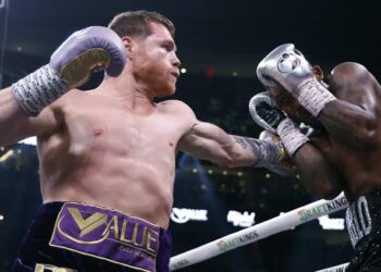 “Canelo” derrotó a Jermell Charlo en 12 rounds en Las Vegas