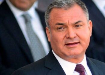 Juez y magistrados anulan orden de captura contra García Luna; FGR va contra ellos