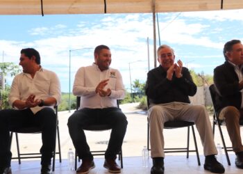 Rocha Moya y López Elenes entregan obras en alcaldía central de Badiraguato