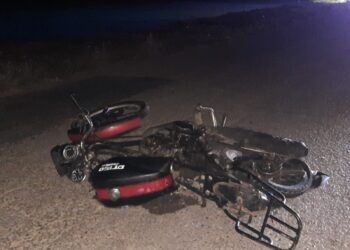 Mueren dos hombres y una mujer resulta herida en choque y volcadura en Navolato