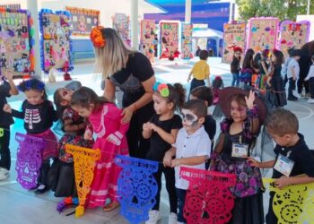 Con el Festival del Día de Muertos, buscan fomentar en los estudiantes más pequeños de la UAS las tradiciones y el respeto por la vida y la muerte