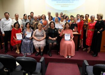 Realizan emotivo acto conmemorativo al 50 aniversario de la Generación 1968-1973 de la Licenciatura en Químico Farmacéutico Biólogo de la UAS