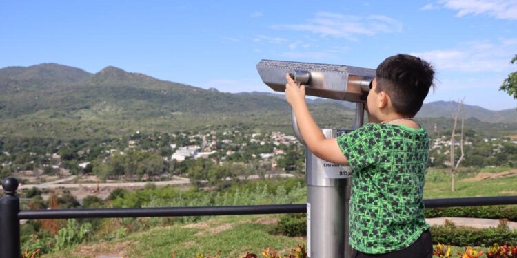 Parque Mirador Badiraguato cuenta con un atractivo más; instalan visores panorámicos