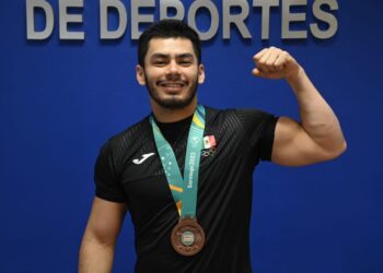 El halterista Jorge Iván Cárdenas, medallista panamericano, agradece el apoyo de la UAS para asistir a competencias nacionales e internacionales