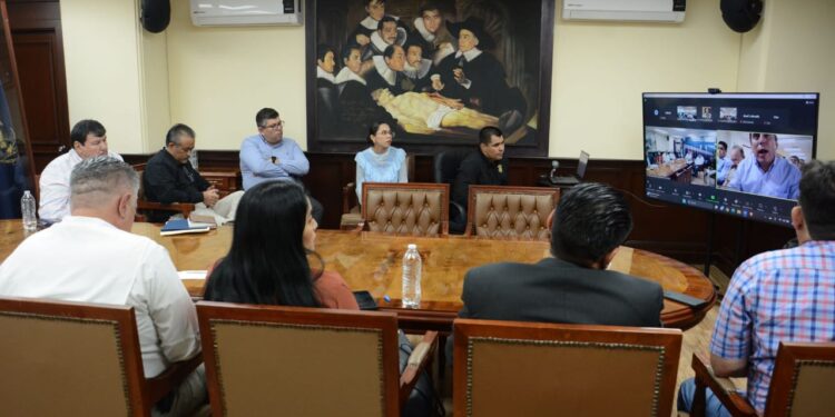 La prioridad de la Nueva Universidad han sido sus funciones sustantivas pese a la persecución política en su contra, advierten Colegios de Directores