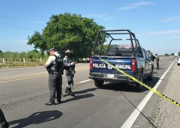 Localizan a dos hombres torturados y ejecutados a balazos por la autopista Benito Juárez