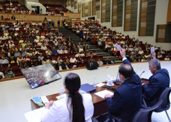 Tras rendir protesta a 194 nuevos integrantes, el H. Consejo Universitario respalda la “Marcha por la Dignidad Universitaria”, a celebrarse este martes