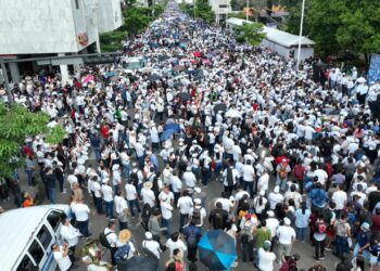 Más de 122 mil universitarios participan en la Mega Marcha por la Dignidad en todo Sinaloa defendiendo la autonomía y denunciando la persecución a la UAS