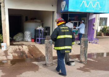 Explota tanque de gas y destruye un comercio en Los Huertos