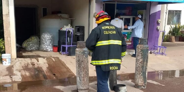 Explota tanque de gas y destruye un comercio en Los Huertos