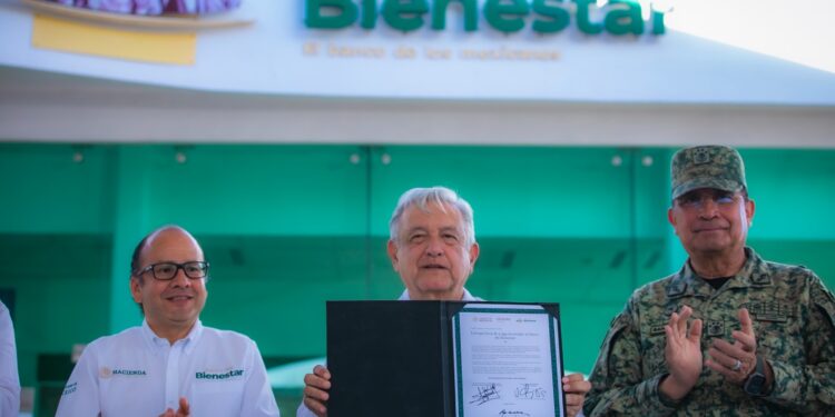Presidente López Obrador inaugura desde Culiacán, todas las sucursales del país, del Banco del Bienestar; lo acompaña el gobernador Rocha Moya